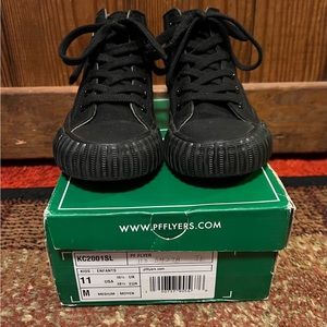 kids red tennis shoes